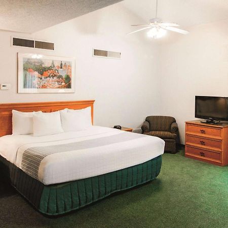 La Quinta Inn By Wyndham Indianapolis Airport Lynhurst Εξωτερικό φωτογραφία
